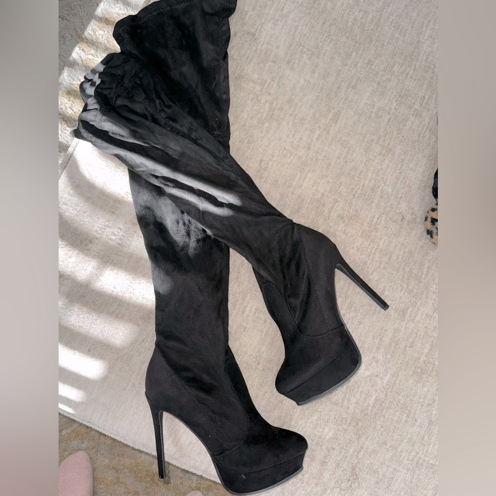 BLACK SUEDE PLATFORM BOOTS